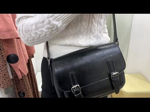 ❤️ Masturbarea în public a tinerei târfe FeralBerry cu un dildo în cabina de probă at ro.hentaiteca.ru