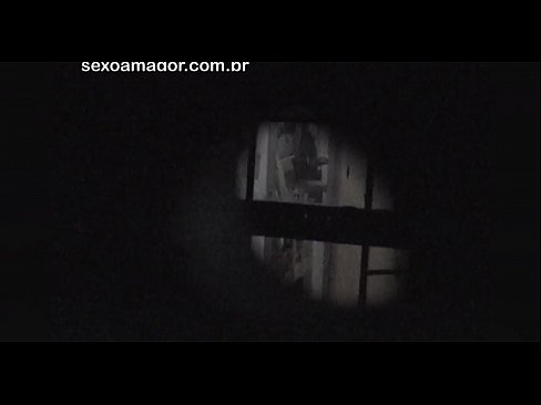 ❤️ Blondina este filmată în secret de un voyeur din cartier ascuns în spatele unor cărămizi goale at ro.hentaiteca.ru